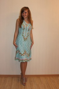 Ирина Хорошаева в своем призе за первое место в конкурсе, вязаное платье от Зои Вулвич